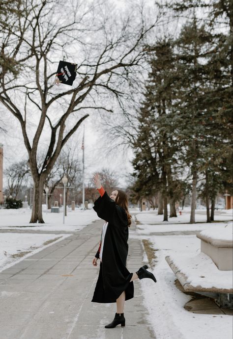 Snowy Graduation Pictures, Winter Grad Photos, Christmas Graduation Pictures, Winter Graduation Pictures College, Snow Graduation Pictures, December Graduation Pictures, Winter Graduation Photos, College Graduation Pictures Winter, December Graduation Outfit