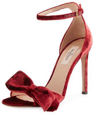 Valentino Garavani Velvet Bow Sandal #sandals #summer #heels Cute Pumps, Black Patent Leather Loafers, Glass Shoes, Fashion Shoes Sandals, Fantastic Shoes, Floral Heels, Red Sandals, Bow Sandals, Women Shoes Online