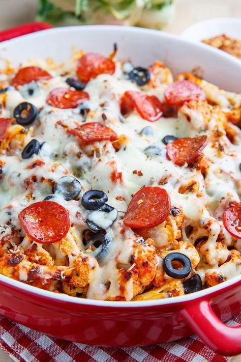 Cauliflower Pepperoni Pizza Casserole Low Carb Cauliflower Casserole, Pepperoni Pizza Casserole, Resep Pizza, Pizza Bowl, Healthy Casserole Recipes, Low Carb Low Fat Recipes, Low Carb Casseroles, Pizza Casserole, No Carb Recipes