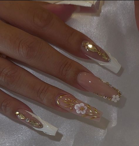 Gold Xv Nails, Quince Nails Gold, Light Purple And Gold Nails, Champagne Nails Acrylic Quince, Beauty And The Beast Nails Acrylic, Nails With Gold Gems, Bride Nails Wedding Elegant, White And Golden Nails, Gold Quince Nails