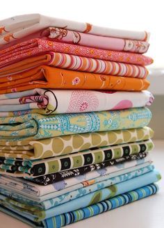 30 great places to buy fabric (cheap) online...this is such a great resource. I was trying to find sources and could only come up with three lousy ones. Massive kudos to Humble Nest for all of her hard work Fabric Techniques, Diy Sy, Big Kahuna, Sewing Tricks, Fabric Shops, Buy Fabric Online, Costura Diy, Needle Crafts, Techniques Couture