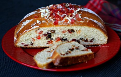 Julekake Recipe, Christmas Fruit Bread, 12 Days After Christmas, Pie Filling Desserts, Christmas Bread Recipes, Festive Dinner Table, Festive Bread, Fruit Christmas, Holiday Fruit