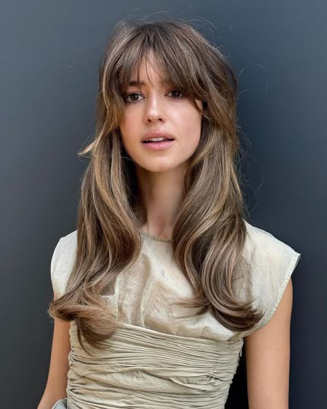 Chestnut Hair, Chestnut Hair Color, Bronde Hair, Winter Inspo, Hair Mousse, Curtain Bangs, Hair Game, Brunette Hair, Big Hair