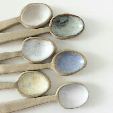 I love the spoons they are so simple and so beautiful wabi-sabi Keramik Design, Hand Built Pottery, Pottery Classes, Ceramic Spoons, Ceramics Projects, Ceramics Ideas Pottery, Pottery Designs, Pottery Studio, Clay Ceramics