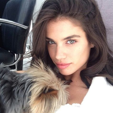 Sara Sampaio instagram Dark Hair Light Eyes, Sara Sampaio, Light Eyes, Gorgeous Eyes, Blonde Girl, Beauty Face, Dark Hair, Pretty Face, Beauty Women