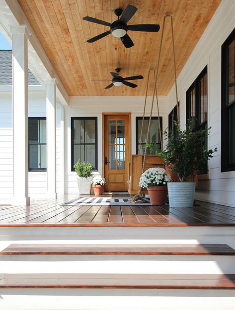 California Boho, Home Designs Exterior, Redecorating Ideas, Porch Remodel, Porch Ceiling, Front Porch Design, Farmhouse Front Porches, Side Porch, Farmhouse Porch