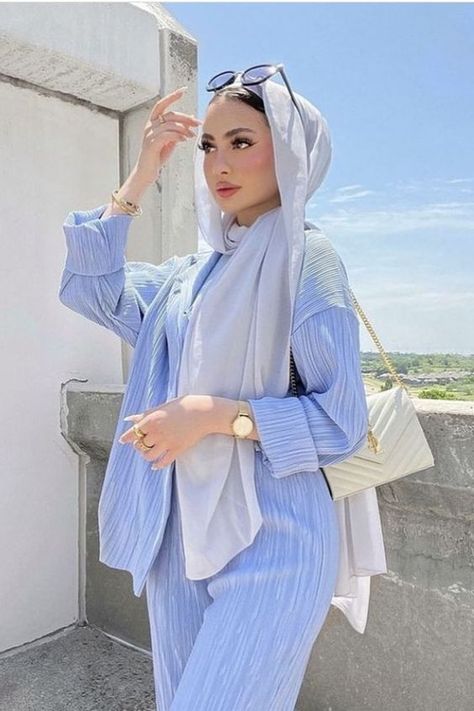 50+ Hijabi Outfits for the Summer Season - Boss Babe Chronicles Summer Hijab Outfits, Outfits For The Summer, Hijab Outfit Summer, Summer Hijab, Outfits Muslim, Ootd Hijab Casual, Modest Outfit Inspo, Trendy Spring Outfits, Hijab Trends