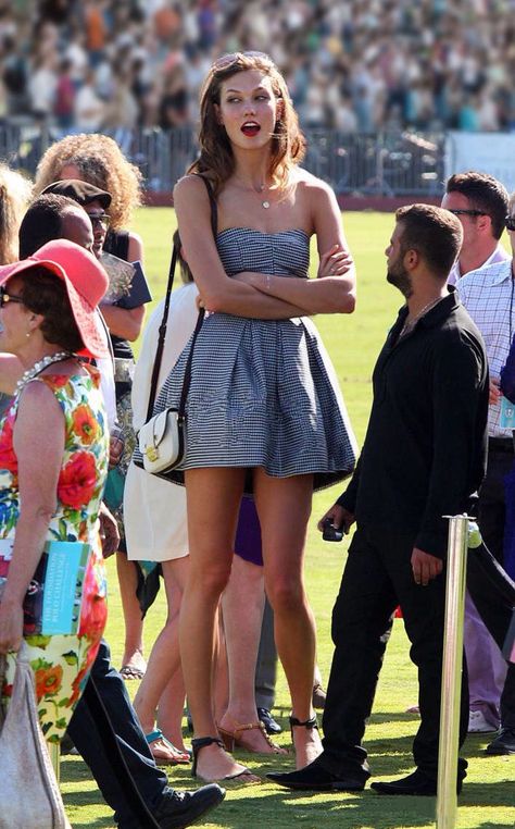 36 Great Pics to Improve Your Mood Karlie Kloss Height, Karlie Kloss Street Style, Tall People, Karlie Kloss, Tall Girl, Tall Women, Tall Guys, Persona, Strapless Dress