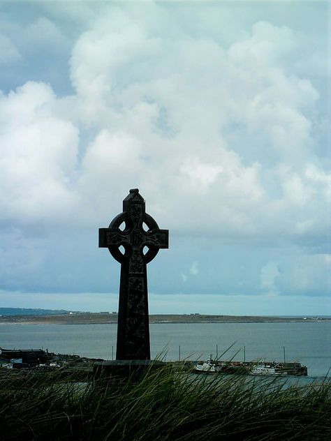 Irish Blessings, Reflections And Celtic Crosses For Good Friday And Easter | Irish American Mom Irish Aesthetic, Celtic Ireland, Ireland Aesthetic, Celtic Crosses, Irish Blessings, Ireland History, Aran Islands, Irish Beauty, Irish Cottage