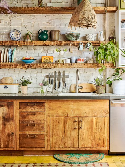 Bohemian Style Kitchen, Reclaimed Kitchen, Boho Style Kitchen, Brooklyn Home, Modern Kitchen Cabinets, Rustic Kitchen Decor, Boho Kitchen, Kitchen Trends, Wooden Cabinets