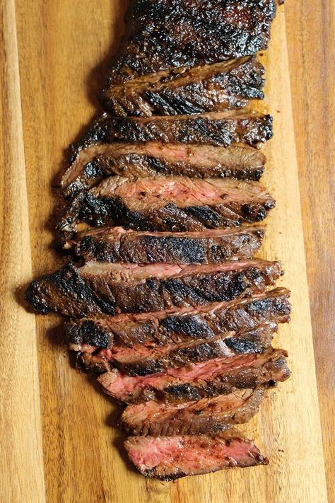 Beef Skirt Steak Recipes Marinade, Skirt Steaks, Cheap Steak, Mexican Grilled Chicken, Skirt Steak Marinade, Steak Marinade Easy, Marinade Flank Steak, Skirt Steak Recipes, Grilled Skirt Steak