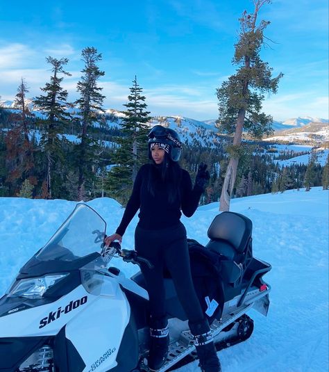 Snow Mobile Outfits For Women, Snow Mobile Pictures, Snowmobile Photoshoot, Snowmobile Outfit Woman, Snowmobile Aesthetic, Snowmobile Pictures, Ski Trip Essentials, Aspen Trip, Ski Fits