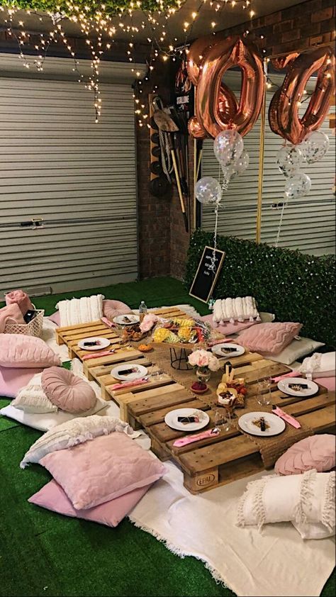 Backyard Parties Ideas, Backyard Party Foods, Graduation Party Ideas Backyard, 2023 Graduation Party Ideas, Cocomelon Party Ideas, Picnic Party Decorations, 14th Birthday Party Ideas, 15th Birthday Party Ideas, Backyard Birthday Parties