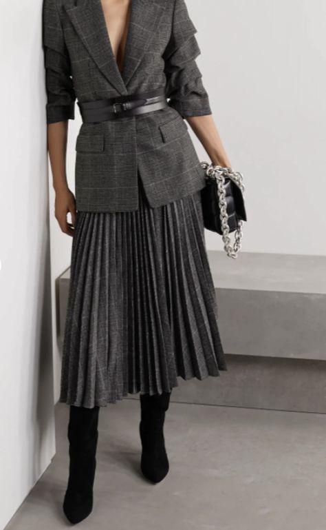 Pleated Skirt Outfit, Elegantes Outfit Frau, 일본 패션, Mode Chanel, Chic Holiday, Chique Outfits, Holiday Outfit, Looks Chic, 가을 패션