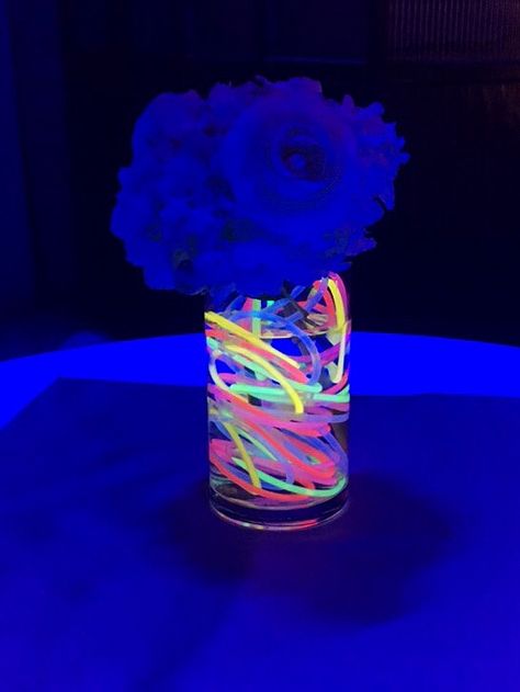 Black Light Dinner Party, Neon Prom Theme Centerpieces, Glow In The Dark Table Centerpiece, Neon Flower Centerpieces, Sweet 16 Glow In The Dark Party Ideas Decoration, Glow Table Decorations, Dance Party Centerpieces, Neon Theme Decoration, Neon Party Table Centerpieces