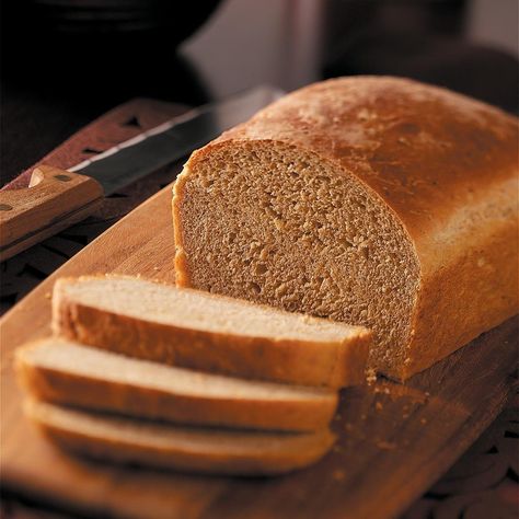 Grandma’s Oatmeal Bread Amish Oatmeal, Amish Bread Recipes, Oatmeal Bread Recipe, Basic Bread Recipe, Cranberry Bread Recipes, Amish Bread, Cinnamon Bread Recipe, Bagel Toppings, Oat Bread