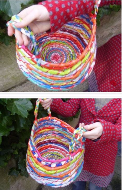 DIY Ideas With Plastic Bags - Beautiful Baskets From Plastic Bags - How To Make Fun Upcycling Ideas and Crafts - Awesome Storage Projects Using Recycling - Coolest Craft Projects, Life Hacks and Ways To Upcycle a Plastic Bag #recycling #upcycling #crafts #diyideas Ladybird Craft, Plastik Recycling, Plastic Bag Crafts, Recycled Plastic Bags, Recycled Projects, Upcycle Recycle, Recycled Art, Upcycled Crafts, Recycled Crafts