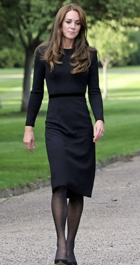 Kate Middleton Legs, Kate Middleton Style Outfits, Princess Kate Style, Duchesse Kate, Looks Kate Middleton, Estilo Kate Middleton, Kate Middleton Hair, Kate Middleton Pictures, Kate Middleton Dress