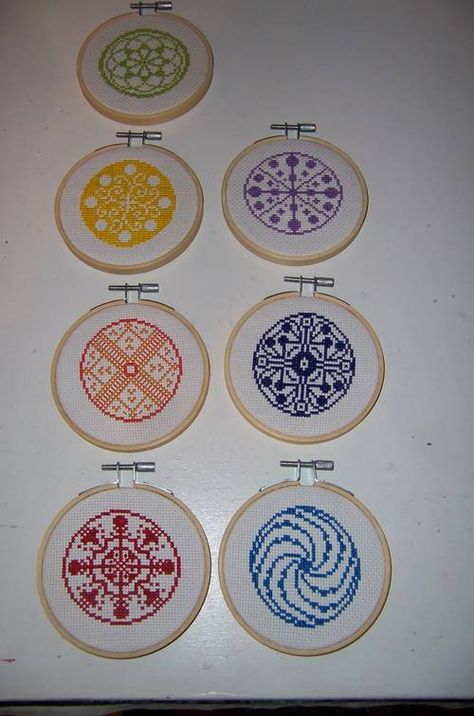 Mandala Cross, 123 Cross Stitch, Diy Cross, Project Inspiration, Stamp Art, Rubber Stamping, Rubber Stamp, Paper Crafting, Birthday Presents