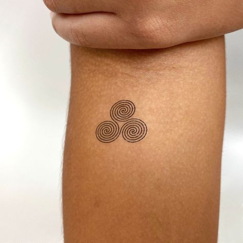 Small triskelion temporary tattoo. Set of three. Size: 1 in / 2.4 cm (width) This temporary tattoo is: * Safe & non-toxic * FDA-compliant and fun for all ages * Free shipping in orders over $10! * 20% off when you buy 3 items (+ Free Shipping), code: 3PLUS Temporary Little Tattoos last on average 2-5 days. We suggest placing on oil-free areas where skin does not stretch and keep them clean! Check us out! instagram @little.tattoos pinterest.com/littletattoos facebook.com/officiallittletattoos off Three Spiral Tattoo, Triple Knot Tattoo, Spiral Symbol Tattoo, Fine Line Irish Tattoo, Three Line Tattoo, Triskelion Tattoo Celtic, Tattoos For 3 People, Small Symbolic Tattoos, Celtic Spiral Tattoo