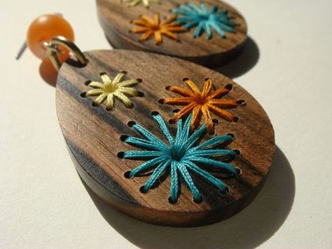 Retro Embroidered Wood Earrings                                                                                                                                                                                 More: Wooden Jewelery, Dremel Crafts, Wood Jewelery, Dremel Projects, Top Summer, Wooden Earrings, Summer Crafts, Wood Earrings, Bijoux Diy