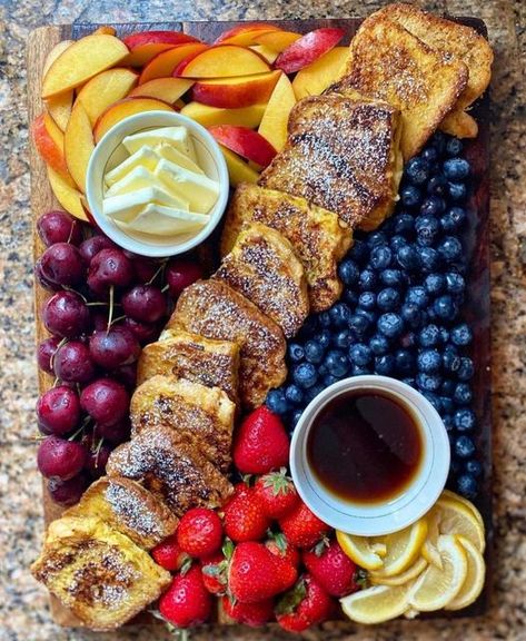 Board AF on Instagram: "Challah French Toast Board. ❤️ #foodboards #foodboardsofinstagram #foodboard #boardaf #charcuterieboard #charcuterie #boardaf #breakfast #breakfastboard #frenchtoast" Brunch Bar Ideas, Baby Shower Brunch Ideas, Shower Brunch Ideas, Toast Board, Homemade Breakfast Recipes, Challah French Toast, Make Ahead Brunch, Fancy Breakfast, Brunch Bar