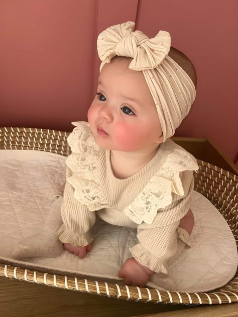 Famosos Guapos, Pregnancy Belly Photos, Cable Knit Headband, Cute Babies Photography, Baby Fits, Newborn Babies, Small Bows, Newborn Headbands, Bow Design