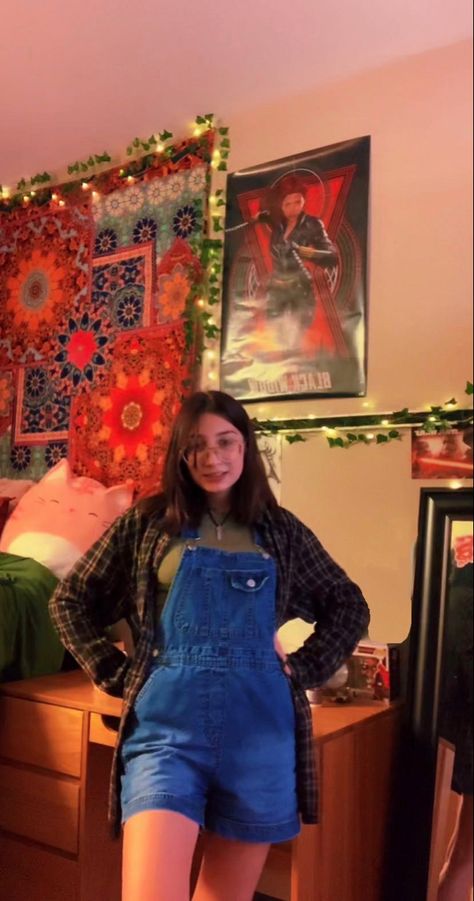 Overalls + flannel= 🥵🥵 Overalls With Flannel, Overalls Flannel, Dress With Flannel, Overall Outfit, Flannel Outfits, Overalls Outfit, Denim Dungarees, Overall Dress, Fit Check