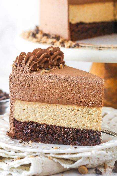 This Peanut Butter Chocolate Mousse Cake starts with a layer of brownie topped with mini Reese's, then topped with a layer of peanut butter mousse, then a layer of chocolate mousse. It is rich, delicious, and yet light because of the mousse. Absolutely to die for! Peanut Butter Chocolate Mousse, Chocolate Pudding Cake Recipe, Decorated Desserts, Life Love And Sugar, Mini Pie Recipes, Homemade Brownie, Mousse Cake Recipe, Peanut Butter Mousse, Peanut Butter Cake