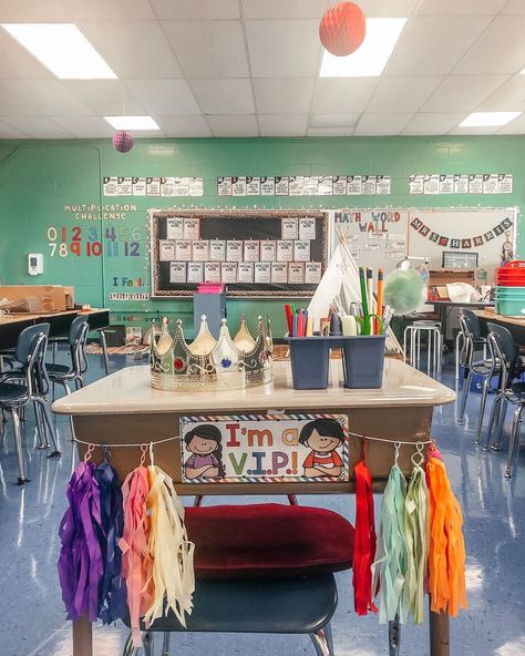 Vip Desk In Classroom, Vip Student Desk, Fancy Desk, Vip Kid, Classroom Desk, Class Decor, Student Desks, Math Words, Kids Classroom