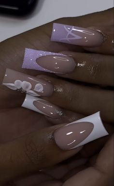 Light Purple Acrylic Nails Coffin Short, Light Purple Nails Halloween, Medium Length Nails Acrylic Designs, Lilac Nails Acrylic Design, Aesthetic Nails Purple Pastel, White And Light Purple Nails, Light Purple Hoco Nails, Nails Acrylic Purple And White, Baddie Nails Acrylic Purple