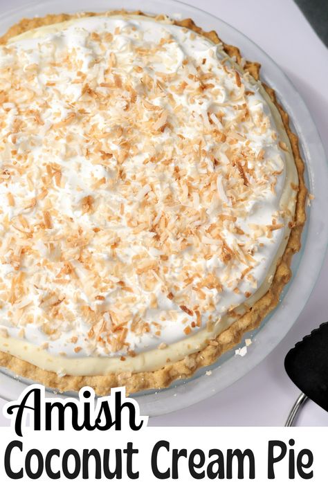 This Amish coconut cream pie is a delicious family favorite that makes the best coconut cream pie! Best Coconut Cream Pie Recipes, Amish Peanut Butter Cream Pie, Quick Pie Recipes, Creme Pie Recipe, No Bake Coconut Cream Pie, The Best Coconut Cream Pie, Easy Coconut Cream Pie, Pie Recipes Easy, Homemade Coconut Cream Pie