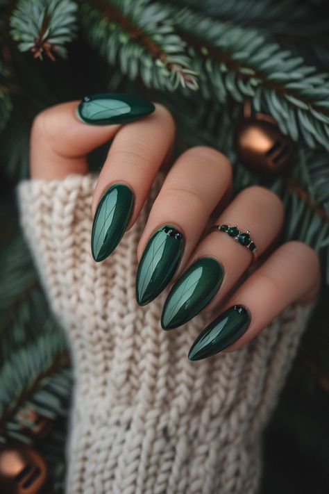 From Matte to Metallics: 17 Fall Nail Color Ideas You Can't Miss Simple Fall Nails, Green Nail Art, Green Nail Designs, Green Nail, Short Nails Art, Fall Nail Art, Fall Nail Colors, Autumn Nails, Fall Nail