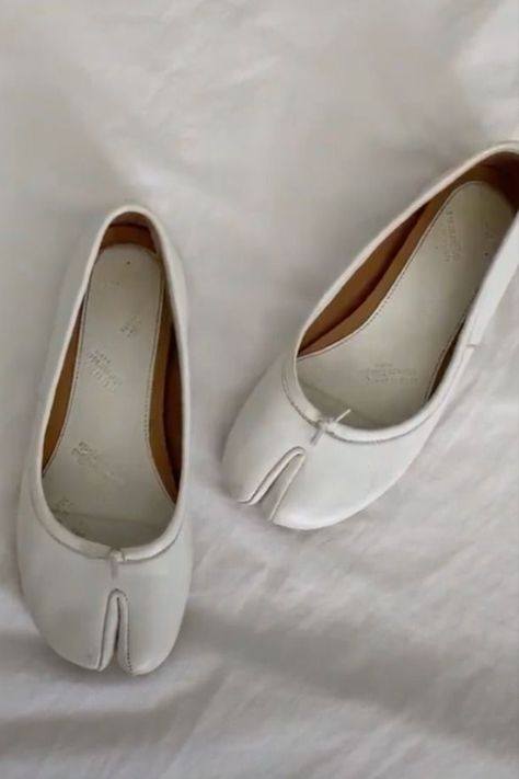 white tabi shoes for balletcore aesthetic and balletcore fashion Tabi Flats, Tabi Ballerina, White Ballerina Flats, Nude Outfits, Ballerina Shoes Flats, Ballerina Flats, Ballerinas, Shoes Flats, Loafers