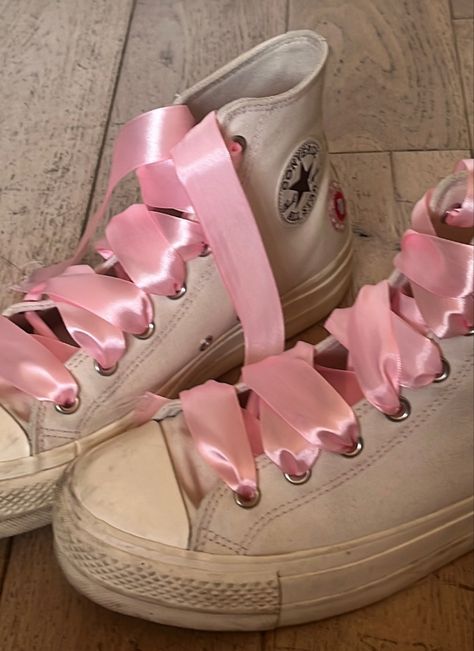 Ribbons On Shoes, Ribbon As Shoe Laces, Shoes With Ribbon Laces, Ribbon Converse, Converse With Ribbon Laces, Uf Aesthetic, Pink Shoe Laces, Makeup Competition, Shoes With Ribbon