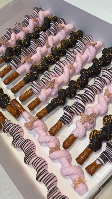 Chocolate Cover Pretzels Rods, Chocolate Dipped Pretzels Rods, Dipped Treat Ideas, Caramel Wrapped Pretzel Rods, Chocolate Dipped Treats Ideas, Birthday Pretzels, Caramel Pretzel Rods, Pretzel Rods Dipped, Caramel Pretzels Rods