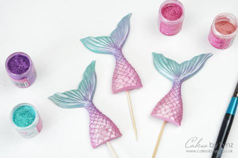 How to create Mermaid Tail Cupcakes - Cakes by Lynz Mermaid Tail Cupcakes, How To Color Fondant, Little Mermaid Cupcakes, Underwater Birthday, Silicone Mermaid Tails, Mermaid Cupcakes, Fondant Cake Designs, Pretty Cupcakes, Buttercream Cupcakes