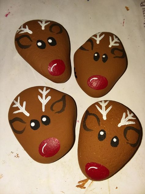 Rudolf reindeer painted rocks by marci Painted Rock Ideas, Stones Garden, Rock Painting Ideas, Rocks Painted, Christmas Rock, Painted Rocks Craft, Painted Rocks Diy, Rock Painting Ideas Easy, Rock Painting Patterns