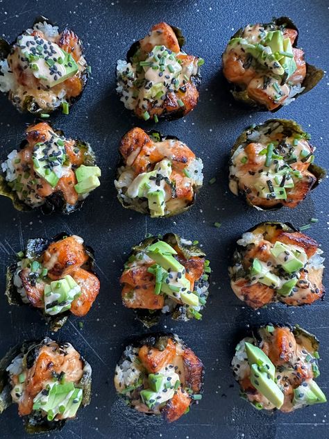 Spicy Salmon Rice Muffins - Hungry Happens Salmon Party Ideas, Sushi Rice Muffins, Salmon Muffin Cups, Bunch Appetizers, Salmon Muffin Recipe, Spicy Salmon Bake, Baked Salmon Cups, Spicy Salmon Recipes Sushi, Spicy Salmon Sushi Muffins