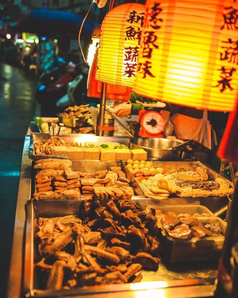 LAWSON on Instagram: “Street food. . . . . . . . . . . #taipei #taiwan #streetfood #travelphotography #travel” Taiwan Street Food, Taiwan Street, Taiwan Landscape, Street Food Market, Taiwan Food, Taiwan Travel, Photography Book, Food Cart, Taipei Taiwan