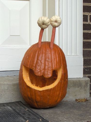 Alien Pumpkin Carving Ideas, Pumpkin Carving 2022, Alien Pumpkin, Halloween Pumpkins Carvings Designs, Stylish Halloween Decor, Funny Pumpkin Carvings, Halloween Pumpkin Crafts, Halloween Pumpkin Jack O Lantern, Cute Pumpkin Carving