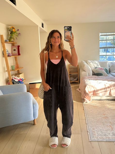 Overall Tube Top Outfit, Summer Outfits Jumpsuit, Tube Top Overalls Outfit, Tube Top With Overalls, Tube Top Romper Outfit, Summer Tube Top Outfit, Free People Romper Outfit, Black Romper Outfit Casual, Jumpsuit Overalls Outfit