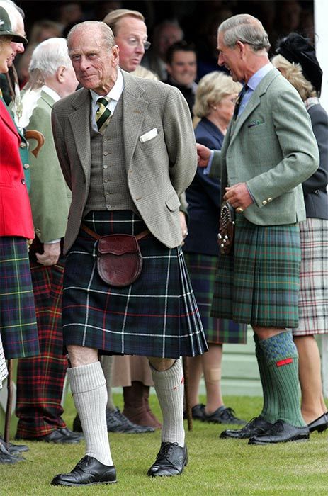 Prince Charles, Prince Philip and more royals wearing kilts - Photo 6 Scotland Men, Outlander Knitting, Peter Phillips, Kilt Outfits, Scottish Culture, Prince Charles And Camilla, Duke Of Edinburgh, English Royalty, Highland Games