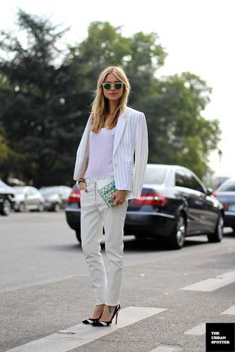 On the Street….Pernille Teisbæk Vestidos Sport, Holly Golightly, Casual Chique, Grey Outfit, Women's Wardrobe, Audrey Hepburn, French Fashion, Summer Of Love, All White