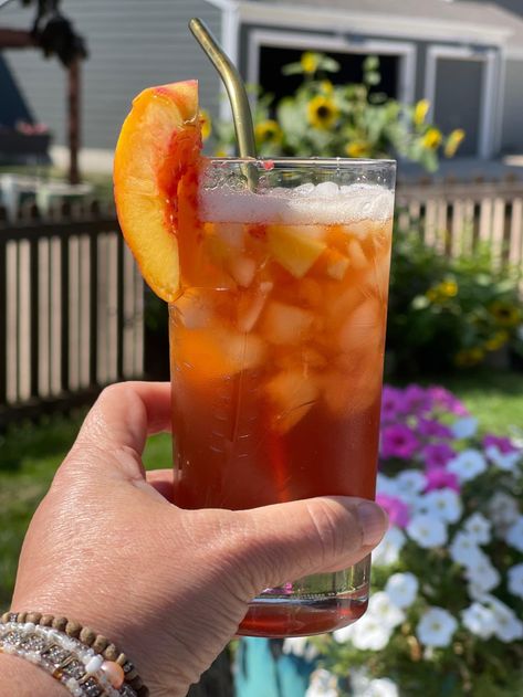 Peach Iced Tea Clear Protein Drinks, Protein Shake Diet, Summer Iced Tea, Glazed Chicken Breast, Fruit Punch Recipe, Protein Drink Recipes, Peach Scones, Cold Drinks Recipes, Peach Iced Tea