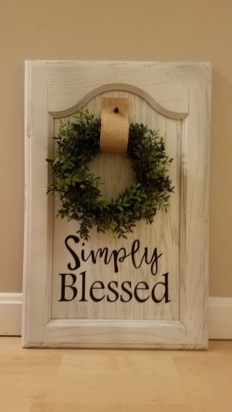 DIY Cabinet Creations! Make beautiful signs out of old cabinet doors. Cabinet Doors Diy Projects, Cabinet Doors Repurposed Diy, Cabinet Doors Diy, Cabinet Door Crafts, Cabinet Door Ideas, Cabinet Doors Repurposed, Door Diy Projects, Old Wood Projects, Recycled Door