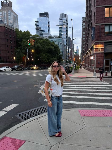 Ballet flats inspo Ballet Flat Aesthetic Outfit, Ballet Flats With Socks Outfit, Navy Ballet Flats Outfit, Square Toe Ballet Flats Outfit, Ballerina Flats Outfit Aesthetic, Jeans And Ballet Flats Outfit, How To Style Ballet Flats, Pink Ballet Flats Outfit, Ballet Flat Outfits