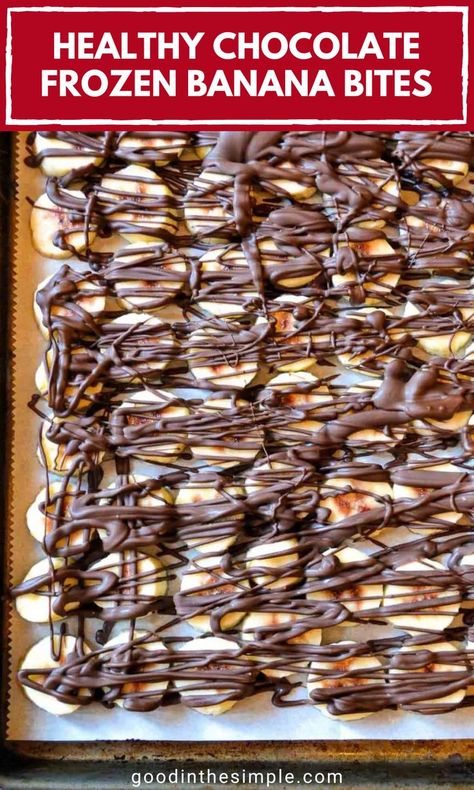 Frozen banana bites with drizzled chocolate and cherries. Frozen Banana Dessert, Peanut Butter Chocolate Bark, Frozen Banana Treats, Frozen Banana Recipes, Chocolate Covered Banana Bites, Frozen Chocolate Bananas, Healthy Banana Recipes, Healthy Desserts For Kids, Healthy Chocolate Banana