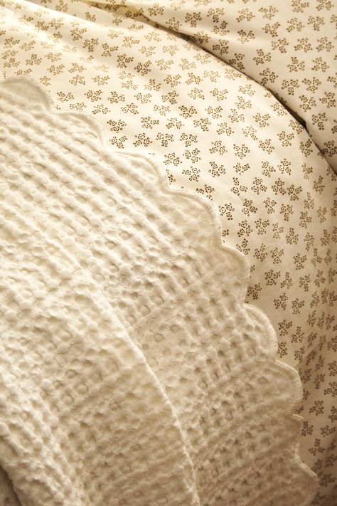 CHILDREN'S COTTON BEDSPREAD WITH A SCALLOPED EDGE - Cream | ZARA United States Whimsical Cozy Bedroom, Vintage Kids Room Bedding, Blue Stripe Bedroom, Maileg Inspired Bedroom, Bedding Ideas Vintage, Brambly Hedge Nursery, Cottage Bedding Aesthetic, Mcgee And Co Bedding, Over Dresser Nursery Decor