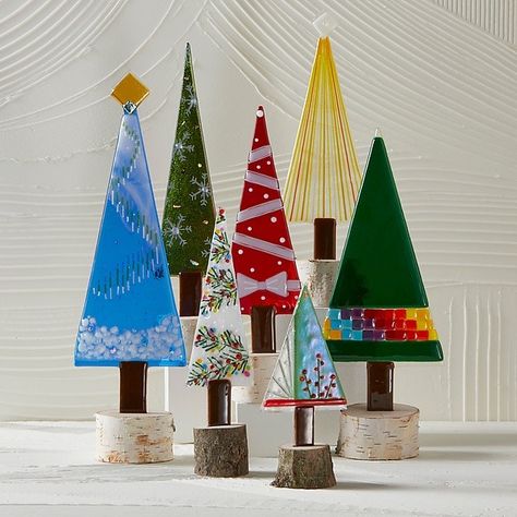 2024 Classic Tree Set by Terry Gomien (Art Glass Sculpture) Christmas Mosaics, Fused Glass Wall Art, Glass Fusion Ideas, Glass Christmas Decorations, Fused Glass Artwork, Fused Glass Ornaments, Glass Fusing Projects, Christmas Tree Art, Glass Art Projects